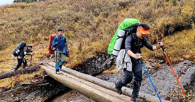 В Китае набирают популярность хайкинг, скалолазание и спелеология