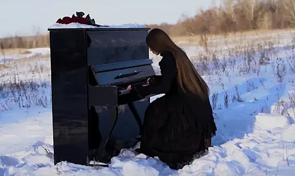 Пианино, мороз, берег Кинеля: певица из Самарской области Юлия Гаврилова представила новый клип