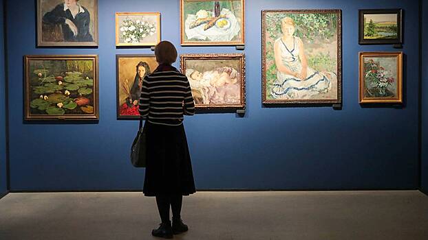 Выставка работ художницы Наталии Панковой «Цветное время» проходит в Москве