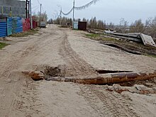 Жители маленького села в Пуровском районе жалуются на размытую дорогу