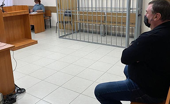 Гендиректор Курского ЛВЗ осужден на 3 года колонии за неуплату налогов на сумму 319 млн рублей