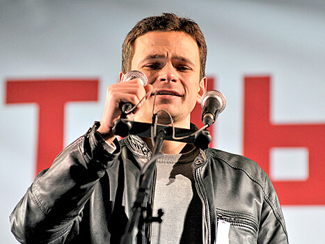 Избирком по жалобе двух оппонентов Яшина на выборах счел незаконной агитацией его весенний депутатский отчет о работе