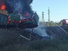 Появились кадры с места столкновения поезда с большегрузом в российском регионе