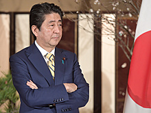 Абэ подтвердил обсуждение с Путиным мирного договора