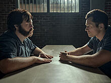 Тоталитаризм, жара, июль. Зомби-апокалипсис, серийные убийцы и снова «Очень странные дела» в главных сериалах месяца