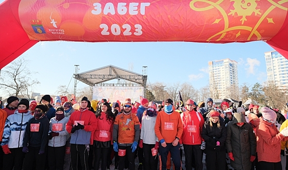 500 волгоградцев отметили Рождество карнавальным забегом