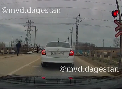 В Дагестане автомобиль столкнулся с поездом, есть жертвы