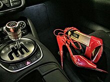 На лабутенах: в какой обуви нельзя водить машину