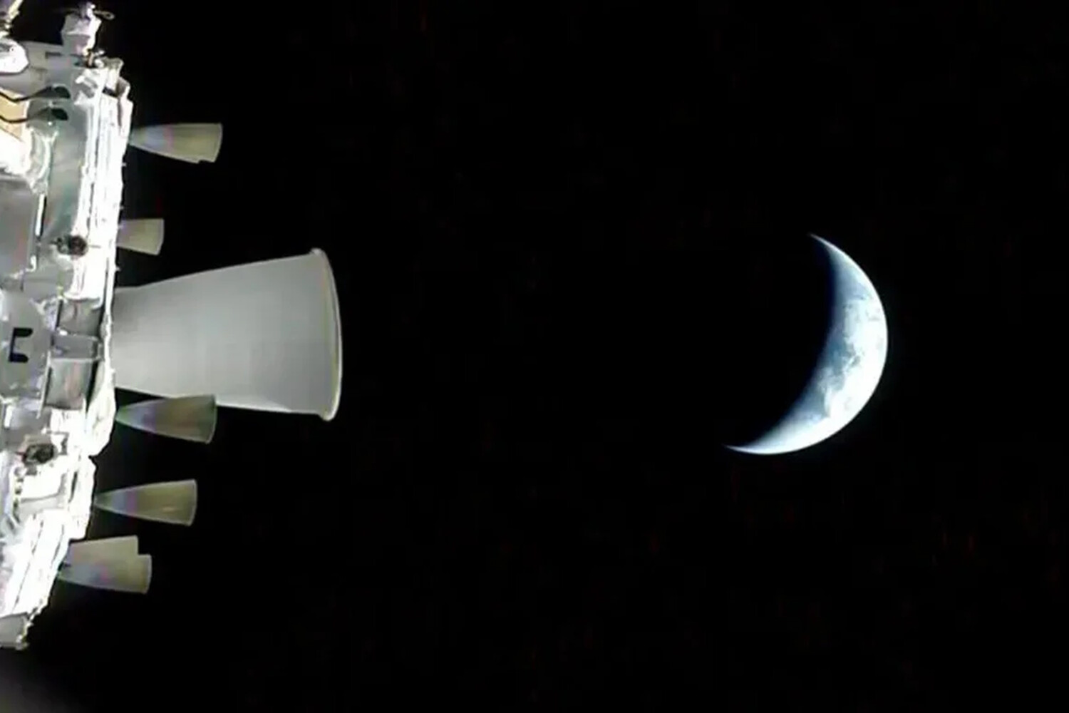 Появилось первое фото Земли с космического корабля «Орион»