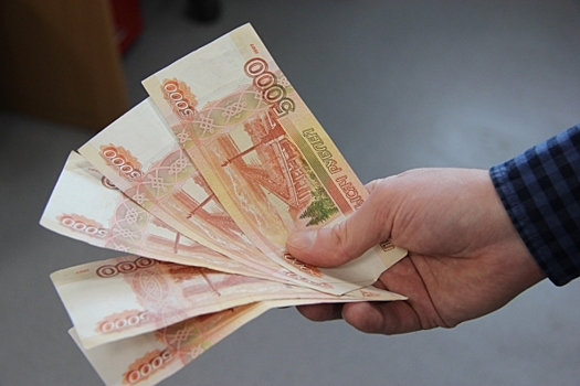 Супруги пытались вывезти из Челябинска в Душанбе 4 миллиона рублей: половину денег изъяли