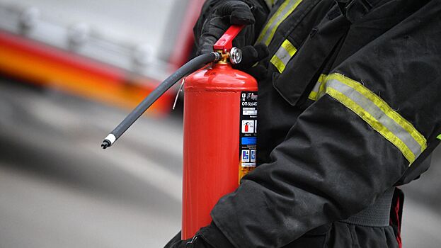 Спасатели локализовали пожар на складе в Подмосковье