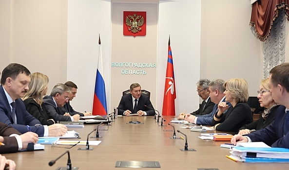 Губернатор Волгоградской области провел совещание по экономическим вопросам