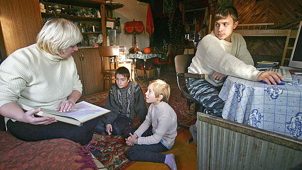 В России заработала система временных семей для детей, оставшихся без родителей