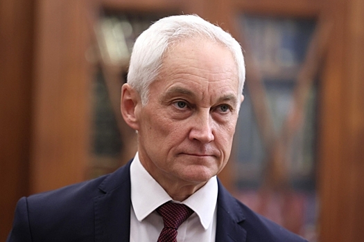 Министр обороны Белоусов принял парад в гражданском костюме, а не в форме