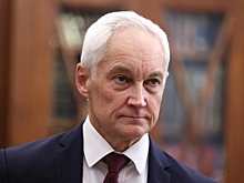 Министр обороны Белоусов принял парад в гражданском костюме, а не в форме
