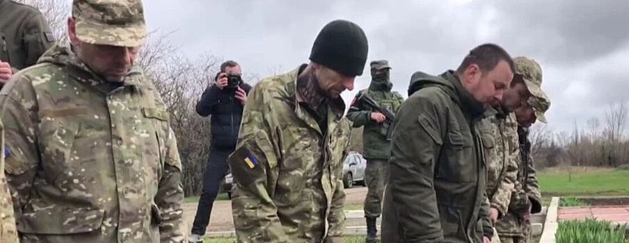 Украинские власти дали предписание обменивать в первую очередь офицеров «Азова»