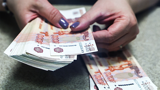 Эксперты прокомментировали предложение о введении 13-й зарплаты