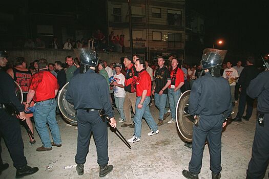 Порту — Манчестер Юнайтед, как команды играли в ЛЧ в 1997 году, давка перед стадионом, драка фанатов с полицией