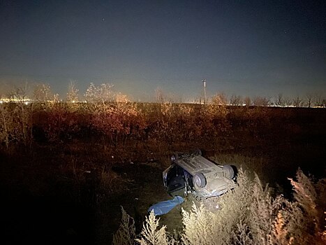 В Оренбурге на улице Автомобилистов перевернулась машина, водитель погиб