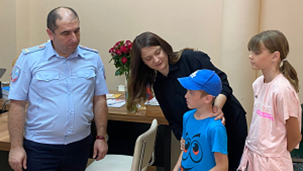 Общественный совет при МВД по Карачаево-Черкесской Республике совместно с полицейскими продолжает принимать участие в акции МВД России «Помоги пойти учиться»