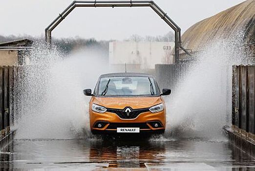 Французский экстремал задумал превратить компактвэн Renault в раллийное такси
