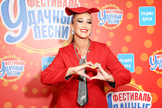 Ольга Бузова, Филипп Киркоров и другие исполнители зажгли на фестивале "Удачные песни"