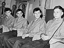 Как авианосец США спас 4 советских солдат