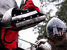 Средневековые рыцари устроили турнир в центре Южно-Сахалинска