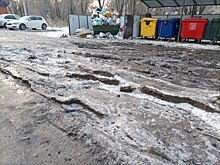 Регоператор «Природа»: гололед и неправильная парковка затрудняют вывоз мусора в Оренбурге