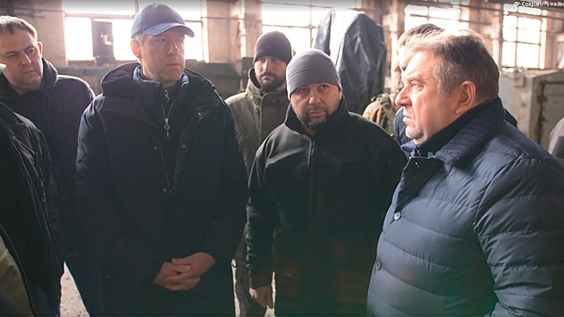Мантуров посетил промышленные предприятия ДНР вместе с Пушилиным