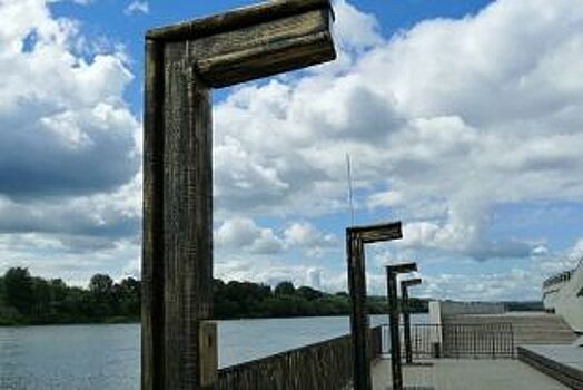 «Виселицы» на набережной реки Белой в Уфе стали предметом шуток в соцсети