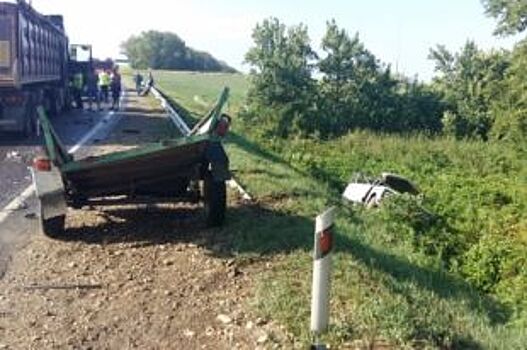 В Кореновском районе в ДТП с грузовиком погибли два человека