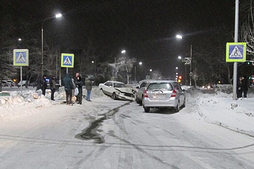 Пять женщин пострадали в ДТП с тремя автомобилями под Иркутском