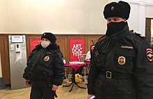 Полиция и Роспотребнадзор сорвали открытие фестиваля «Артдокфест» в Петербурге