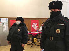Полиция и Роспотребнадзор сорвали открытие фестиваля «Артдокфест» в Петербурге