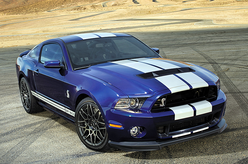 Mustang Shelby GT500. Dodge Challenger SRT Hellcat считается олицетворением абсолютно сумасшедшего «первобытного» маслкара для тех, кто ест мясо с костра и не в курсе о существовании бритвы. Но он не один такой. Посмотрите на экстремальный Mustang пятого поколения от SVT и содрогнитесь! Компрессорный V8 объемом 5,4 литра на ранних исполнениях не давал скучать, а жизнь с финальными купе и кабриолет 2013–2014 годов определенно напоминает ежесекундный безумный аттракцион. Все благодаря мотору Trinity «пять и восемь» с механическим нагнететелем. Развивает он 671 очень диких лошадиных сил, взаимодействовать с которыми приходится посредством шестиступенчатой «механики» и заднего привода. При хорошем «зацепе» спринт до 97 км/ч (60 миль/ч) занимает менее четырех секунд.