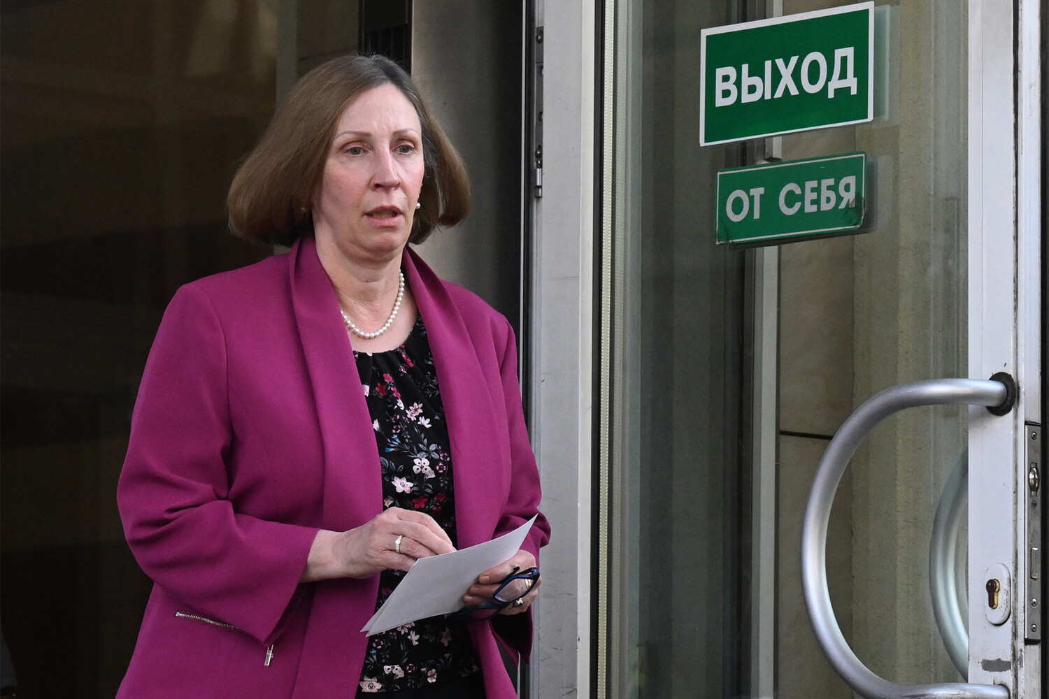 Дипмиссия США: посол в России Линн Трейси завершает работу и покидает Москву