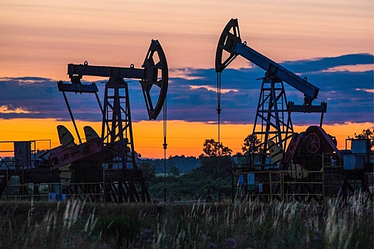 Цена нефти Brent поднялась выше $84 впервые с 7 ноября