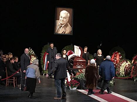 «Уходит поколение известных артистов»: в Москве простились с Михаилом Державиным
