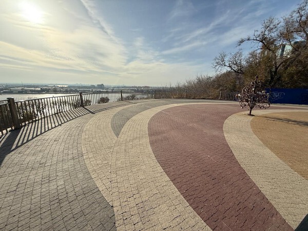 В Ростове благоустраивают смотровую площадку на улице Седова