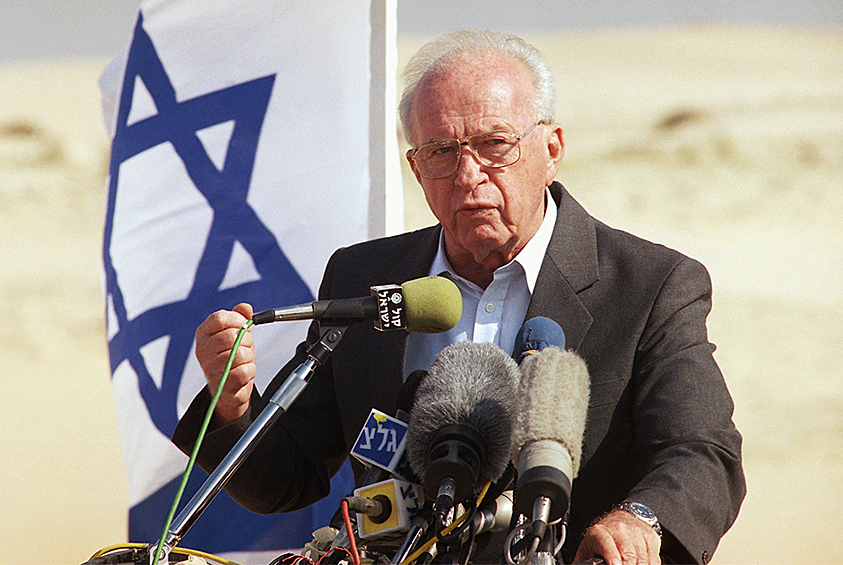 Премьер-министр Израиля Ицхак Рабин в секторе Газа за год до смерти