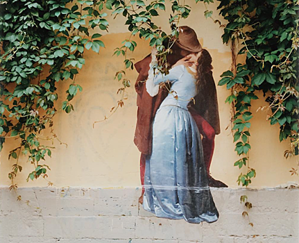 На Стремянной закрасили репродукцию картины «Поцелуй» итальянского художника Франческо Айеца