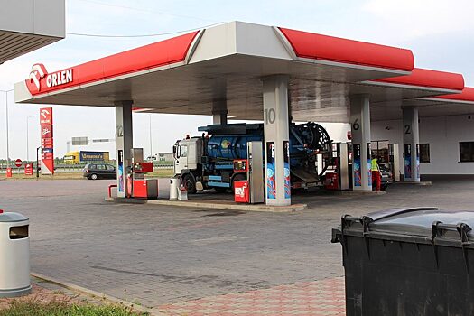 INN Poland: цены бензина в Польше бьют рекорды из-за эмбарго на российскую нефть