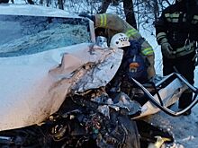 В аварии в Азове пострадали водитель и пассажир малолитражки