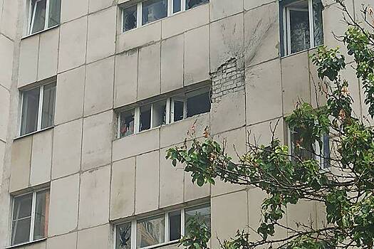 Беспилотник ВСУ влетел в многоэтажку в Белгороде