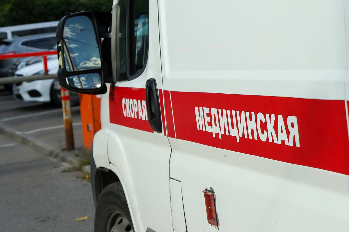 Двухлетний ребенок выпал из окна дома в Москве и не выжил