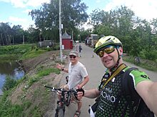В сквере по Олонецкому по деревянному настилу на велосипеде лучше не кататься