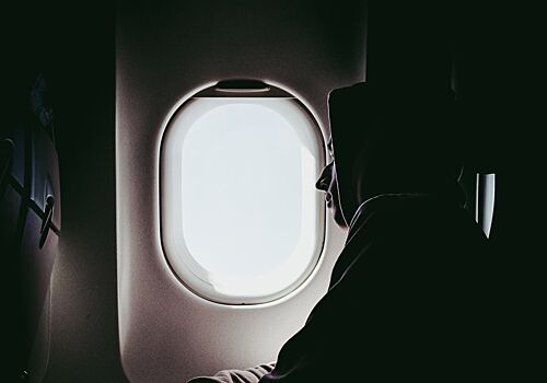 Как выспаться в самолете: 5 важных правил