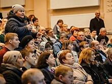 Жители Черемисиново пожаловались Хинштейну на качество медицины, дорог и очистных