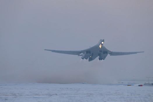 Два стратегических ракетоносца Ту-160 выполнили плановый полет над нейтральными водами Северного Ледовитого океана и моря Лаптевых